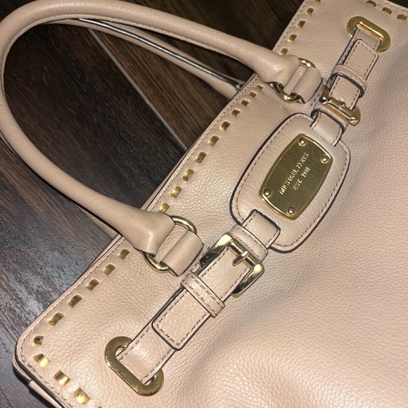 Unique Michael Kors Purse - Picture 4 of 5